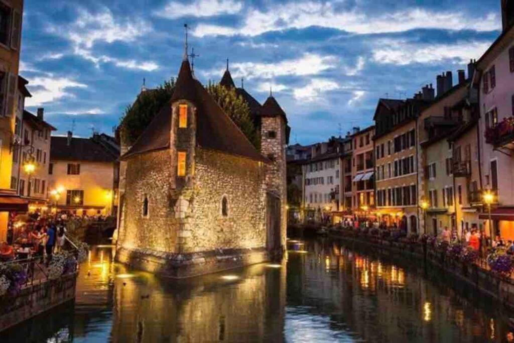 Ferienwohnung Le Roseau - En Plein Coeur Historique Annecy Exterior foto